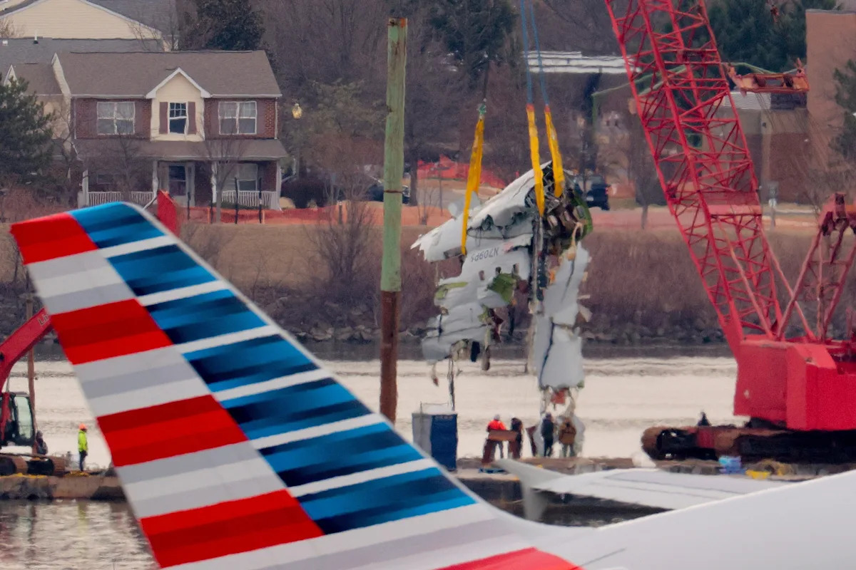 Aircraft wreckage recovery following the Washington, D.C. midair collision